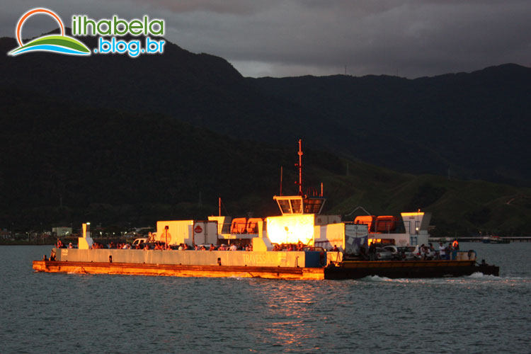 Travessia de balsa para Ilhabela
